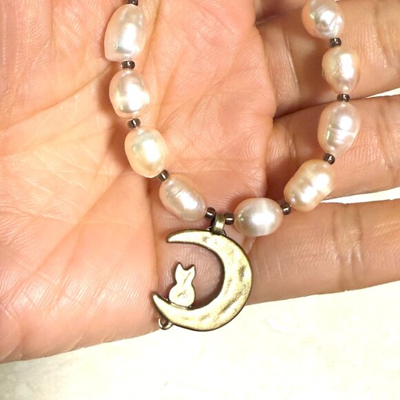 Genuine Pale Pink Freshwater Pearl Bronze Cat on the Moon Beaded Short Necklace - Picture 11 of 11